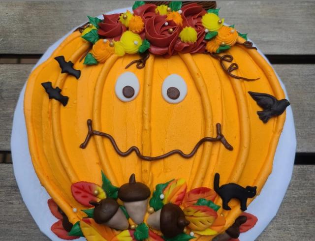 decorated pumpkin "cake" that is made up of 13 standard sized pull-apart cupcakes made to look like a cake